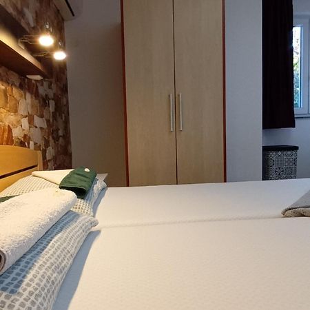 Bosi I Goli Starigrad Paklenica Exterior foto