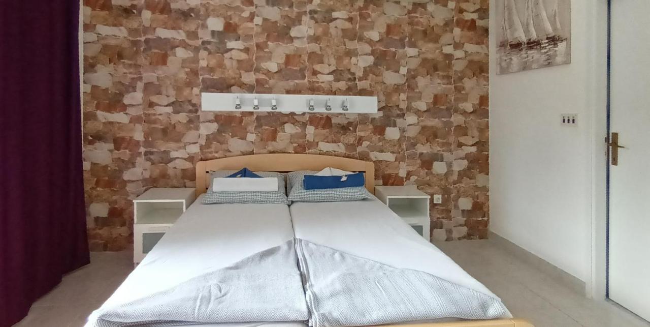 Bosi I Goli Starigrad Paklenica Exterior foto