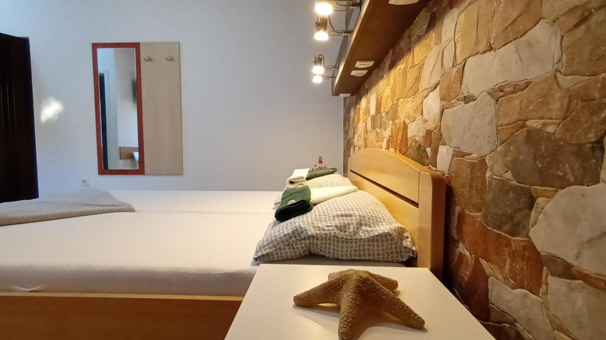 Bosi I Goli Starigrad Paklenica Exterior foto