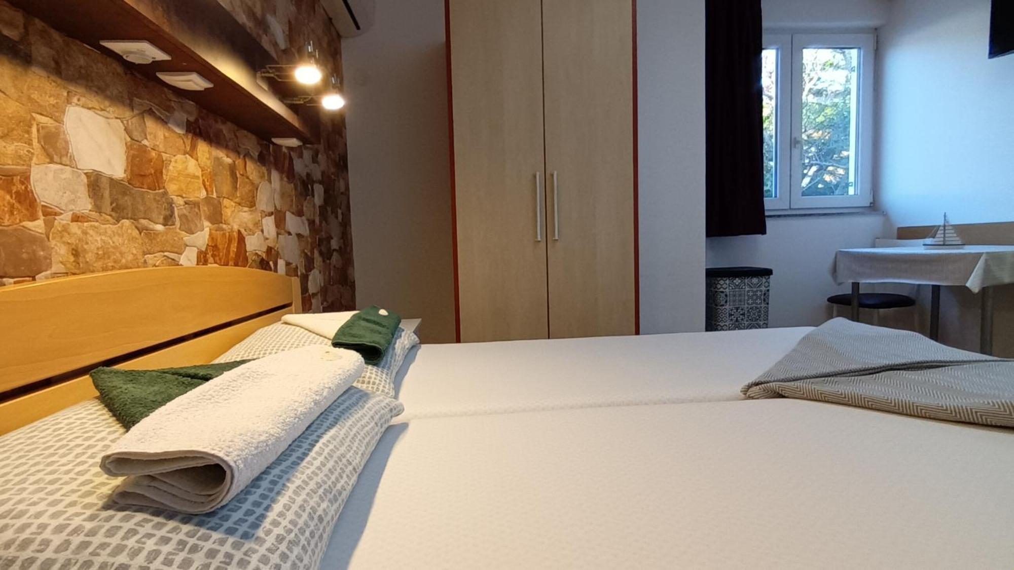 Bosi I Goli Starigrad Paklenica Exterior foto
